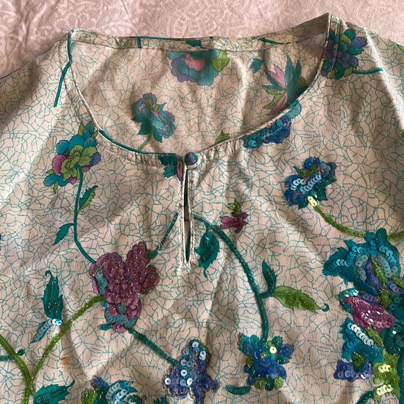 🔥ON SALE - Printed crepe floral print embroidered top - Picture 5 of 8